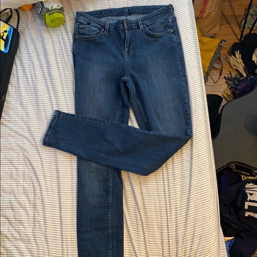 Skinny blue jeans